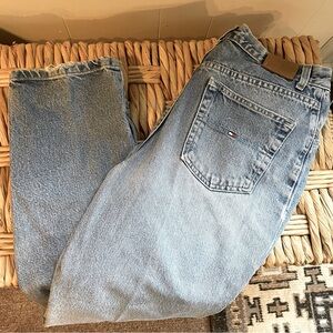 Tommy Hilfiger light wash mom jeans 6